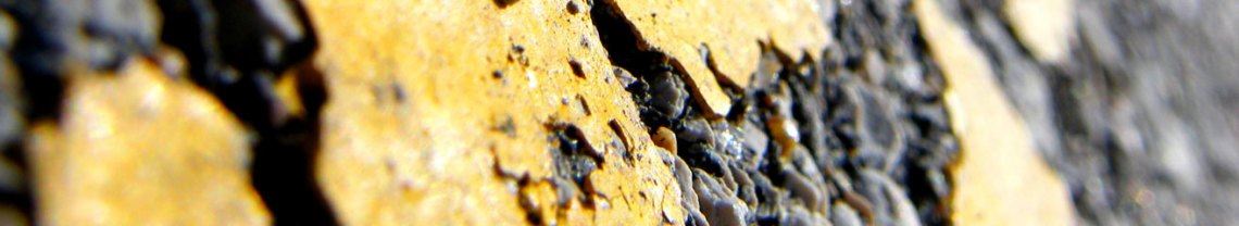 Yellow line up close (JPG)